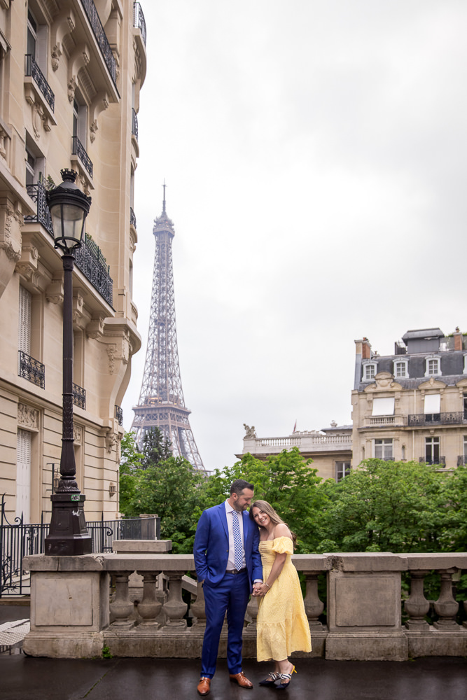 Couple-photoshoot-around-Paris-with-Paris-Photographer-Daniel-1