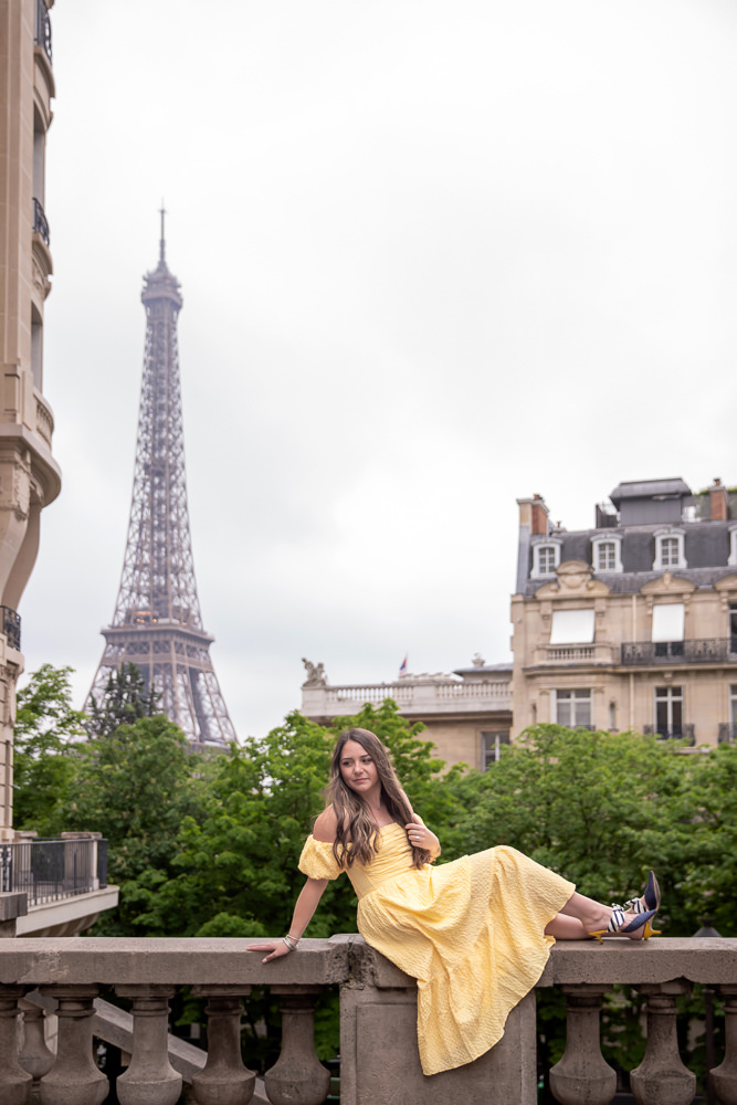 Couple-photoshoot-around-Paris-with-Paris-Photographer-Daniel-4