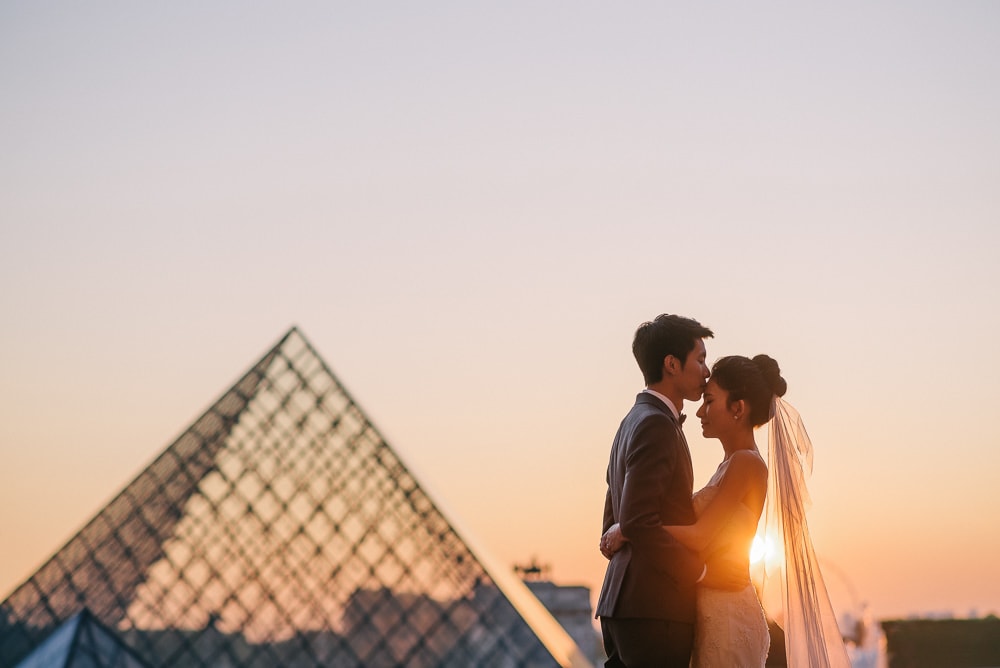 pre wedding photo package paris - The kiss on the forehead (2)
