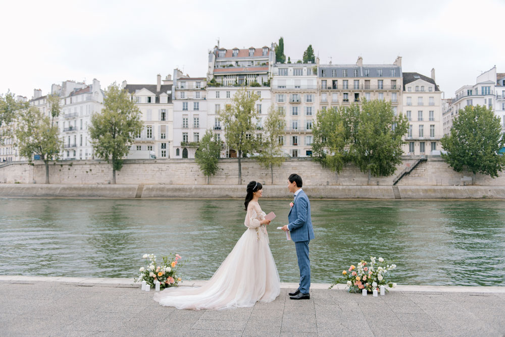 Exchanging vowes during elopement on the River Seine