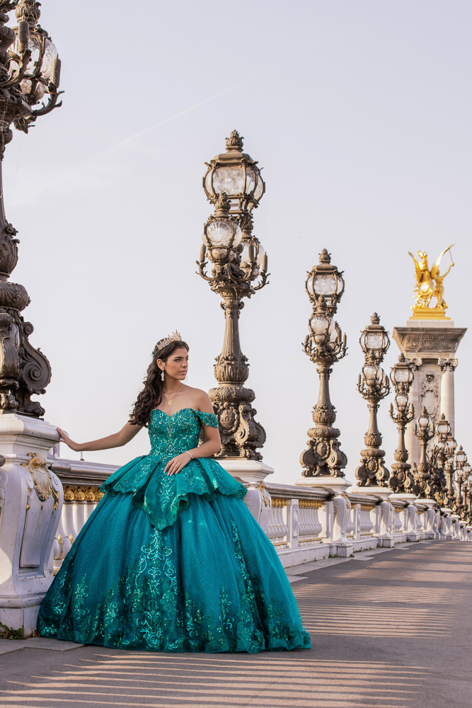 Quinceanera-photoshoot-celebration-with-photographer-Daniel-1