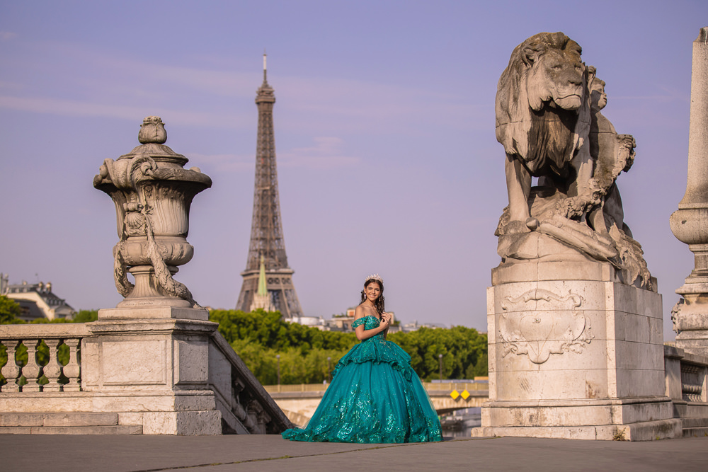 Quinceanera-photoshoot-celebration-with-photographer-Daniel-2