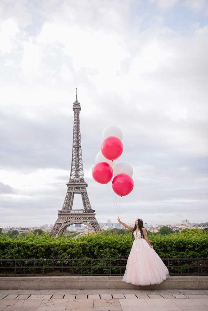 quinceanera pictures with giant balloons