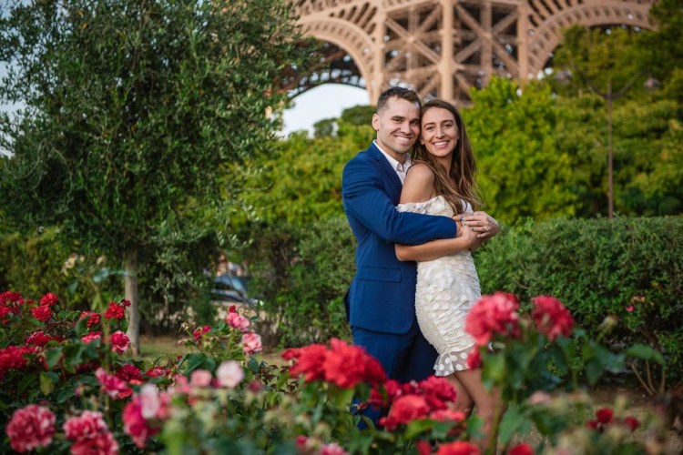 Romantic afternoon photoshoot in Paris