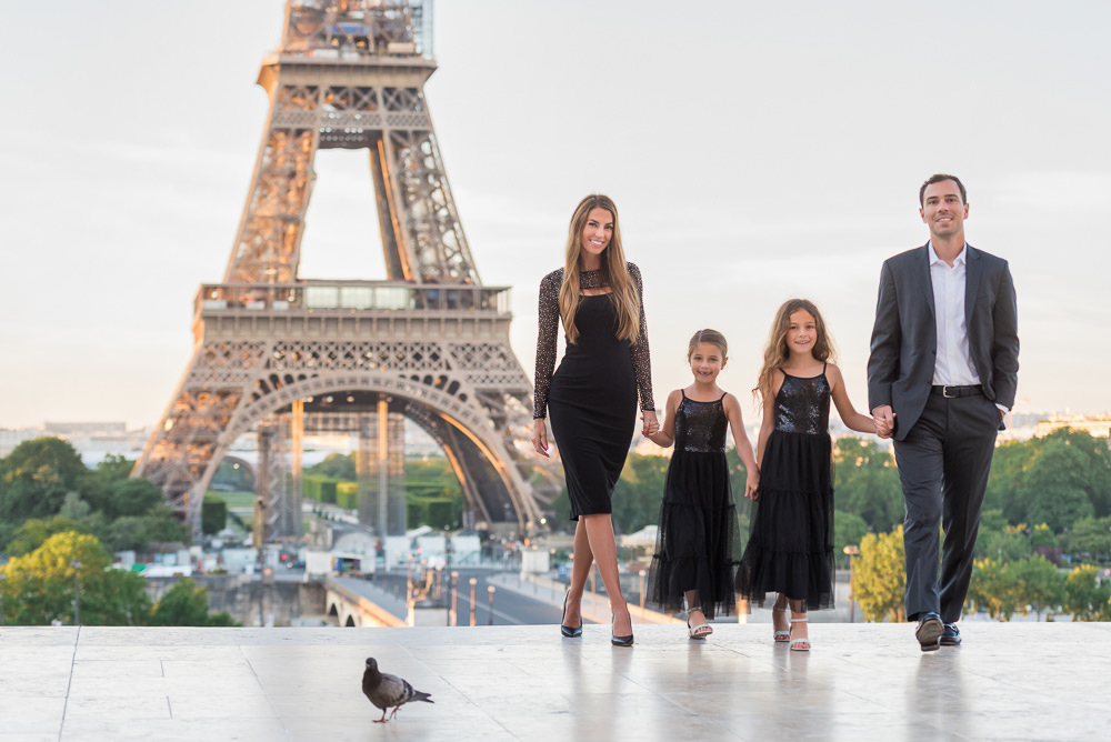 Sunrise is the best time for flattering family photos in Paris